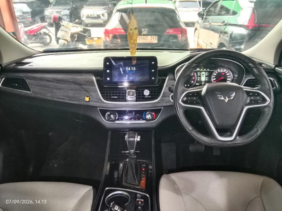 Foto Mobil Bekas Dashboard Wuling Cortez 1.5 L T Lux tahun 2022